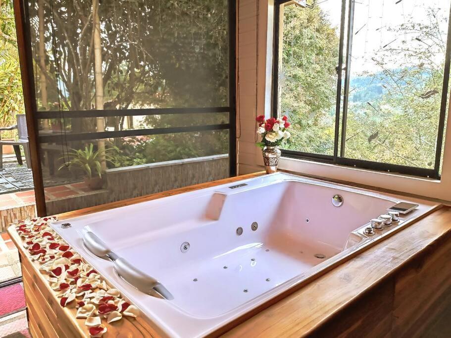 Chalet Chale De Montana Con Jacuzzi Guarne