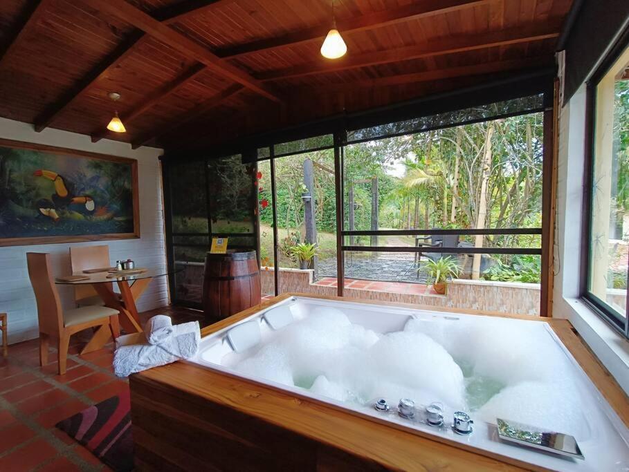 Chalet Chale De Montana Con Jacuzzi Guarne